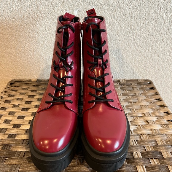 ❌SOLD❌NWOT Guess Dark Red Combat Boots size 8.5W - Picture 8 of 9